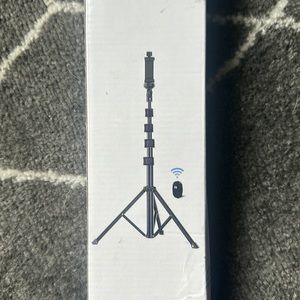 NIB Tripod Selfie Stick with Remote